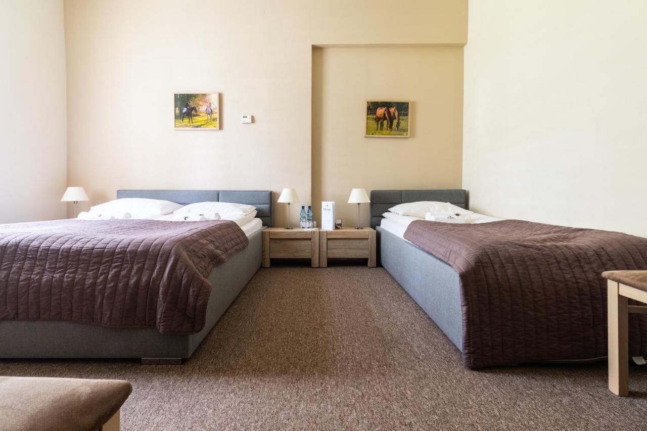 Dworzysko Hotel Щавно-Здруй Екстериор снимка