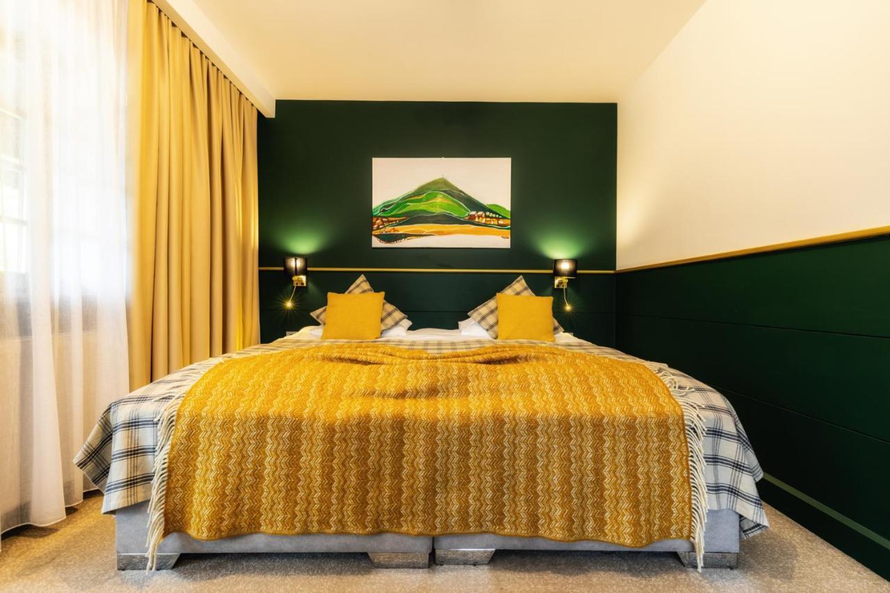 Dworzysko Hotel Щавно-Здруй Екстериор снимка