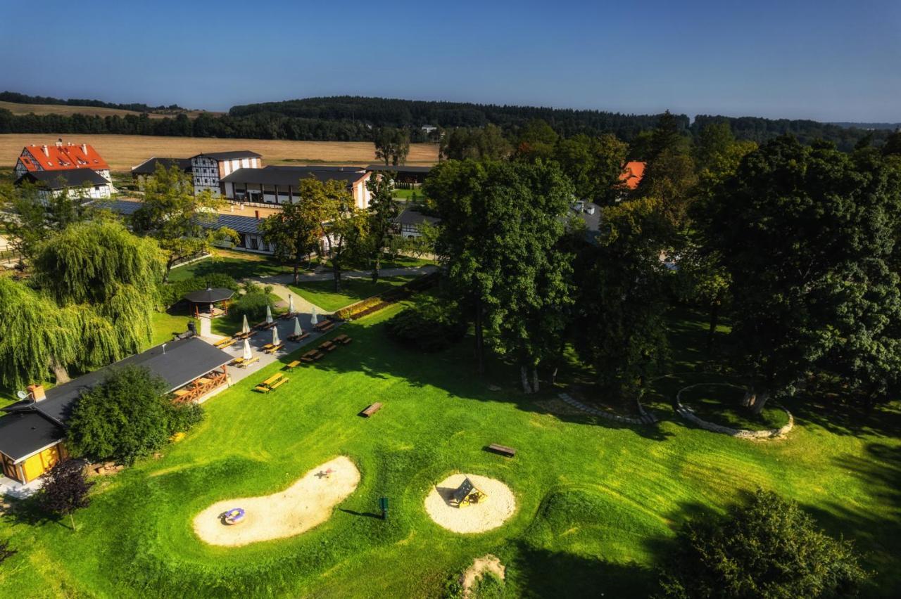 Dworzysko Hotel Щавно-Здруй Екстериор снимка