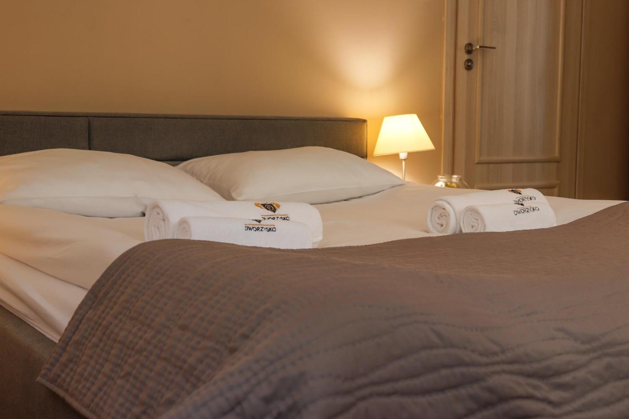 Dworzysko Hotel Щавно-Здруй Екстериор снимка